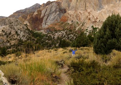 Marmot 01 in front of mountains at Convict